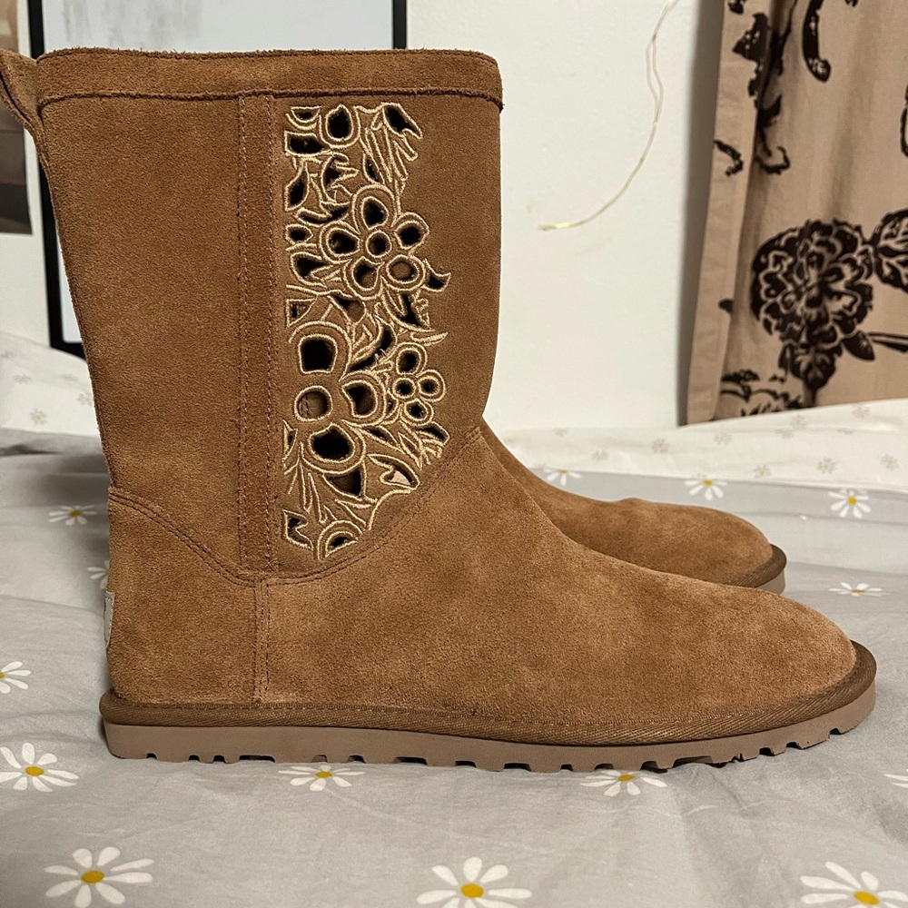 UGG AUSTRALIA Lo Pro Floral Cutout